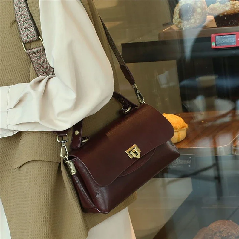 2025 New Genuine Leather Handbag Female Retro Temperament Commuter Women's Bags Broadband Fashion Multi Bag Shoulder Crossbody
2025 New Genuine Leather Handbag Female Retro Temperament Commuter Women's Bags Broadband Fashion Multi Bag Shoulder Crossbody