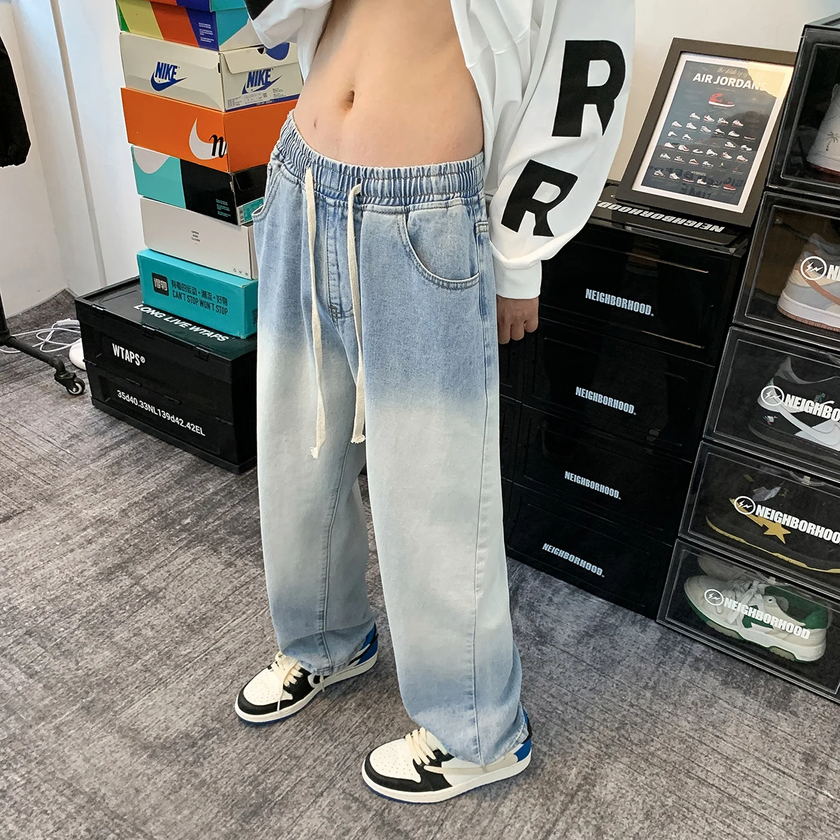 Autumn new gradient color jeans men's loose straight pendant wide-leg pants ins street tide Y2K casual trousers blue black
Autumn new gradient color jeans men's loose straight pendant wide-leg pants ins street tide Y2K casual trousers blue black