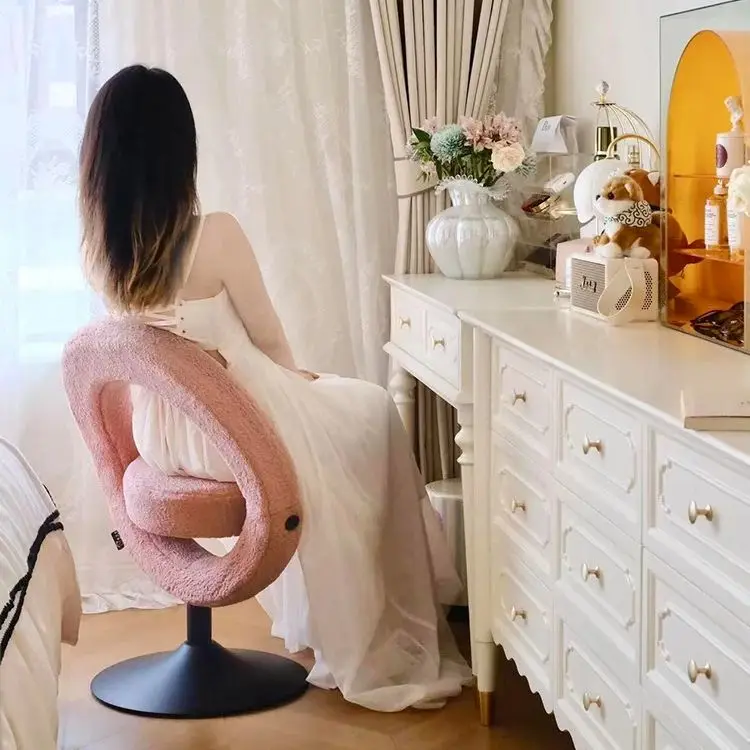 Cream Style Lamb Velvet Makeup Chair for Girls Bedroom Nail Salon Dressing Chairs Modern Minimalist Foldable Stools Ottomans
Cream Style Lamb Velvet Makeup Chair for Girls Bedroom Nail Salon Dressing Chairs Modern Minimalist Foldable Stools Ottomans