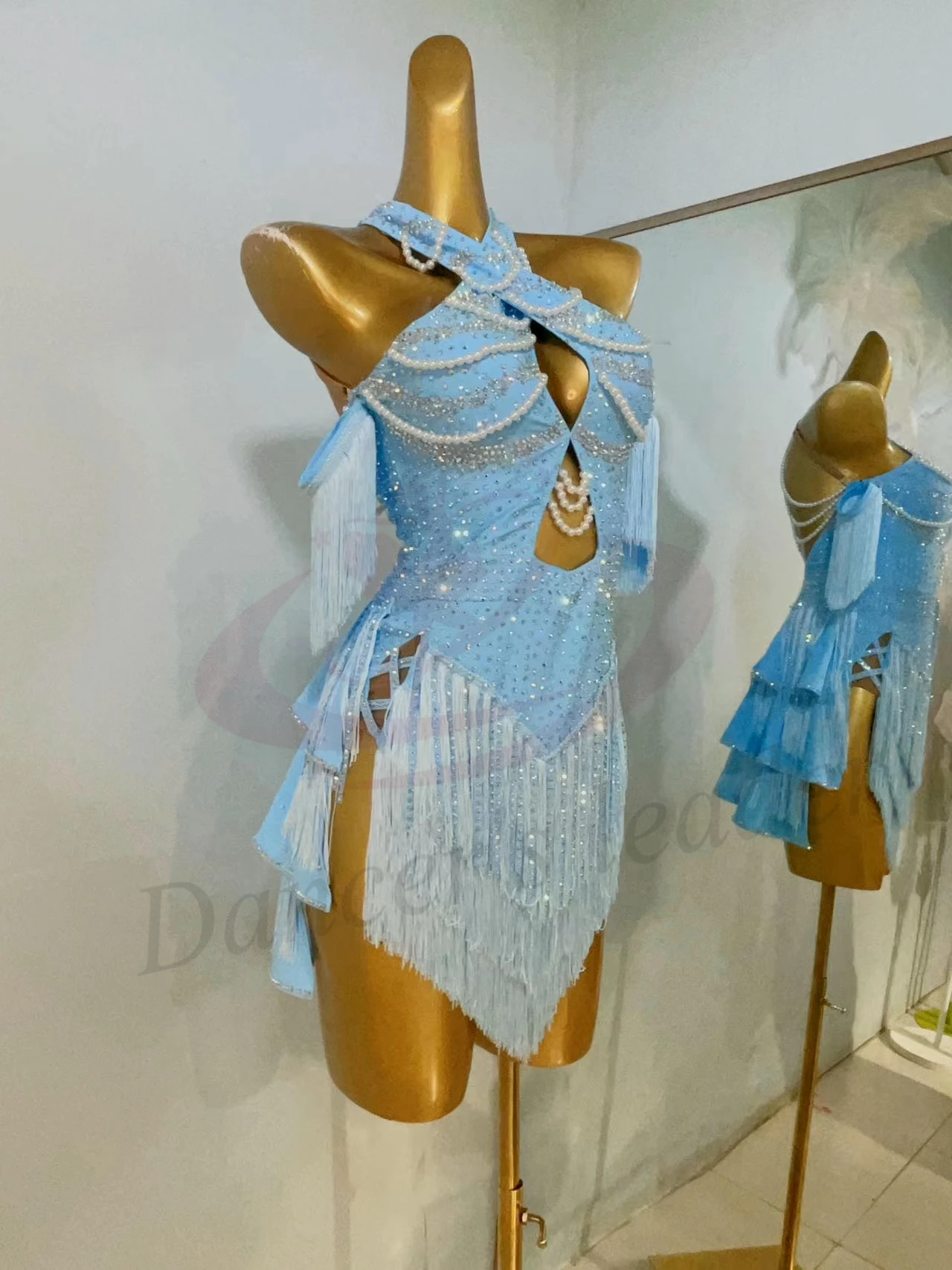 Latin Dance Competition Women's High-end Custom Hanging Neck Pearl Chain Chest Samba Performance Rhinestone Dress
Latin Dance Competition Women's High-end Custom Hanging Neck Pearl Chain Chest Samba Performance Rhinestone Dress