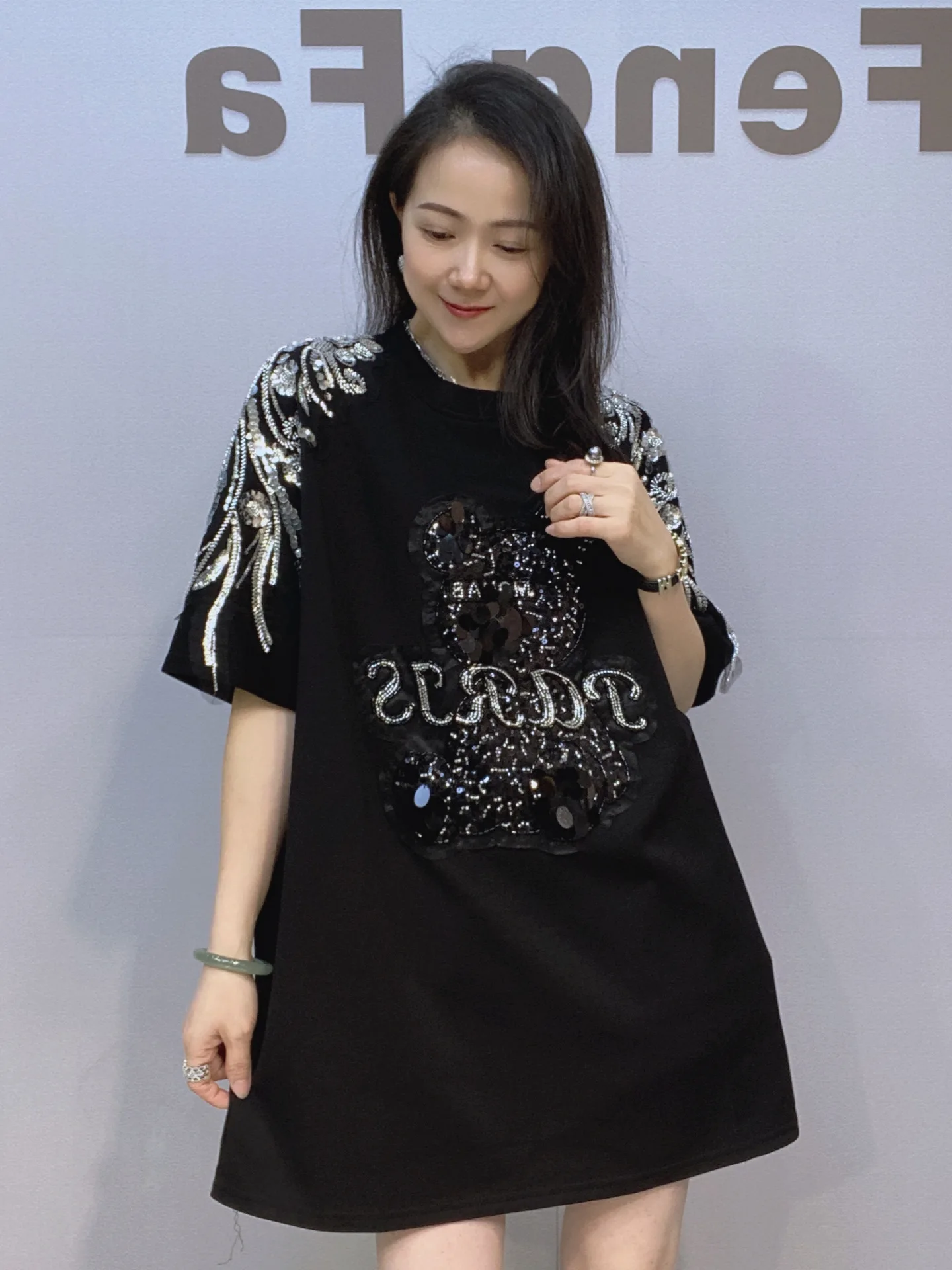 Women Blingbling Shiny Hot Drilling Short Sleeve T-shirt Women Spring Summer Mid-long Loose O-neck Pullover Top Diamonds Tees
Women Blingbling Shiny Hot Drilling Short Sleeve T-shirt Women Spring Summer Mid-long Loose O-neck Pullover Top Diamonds Tees