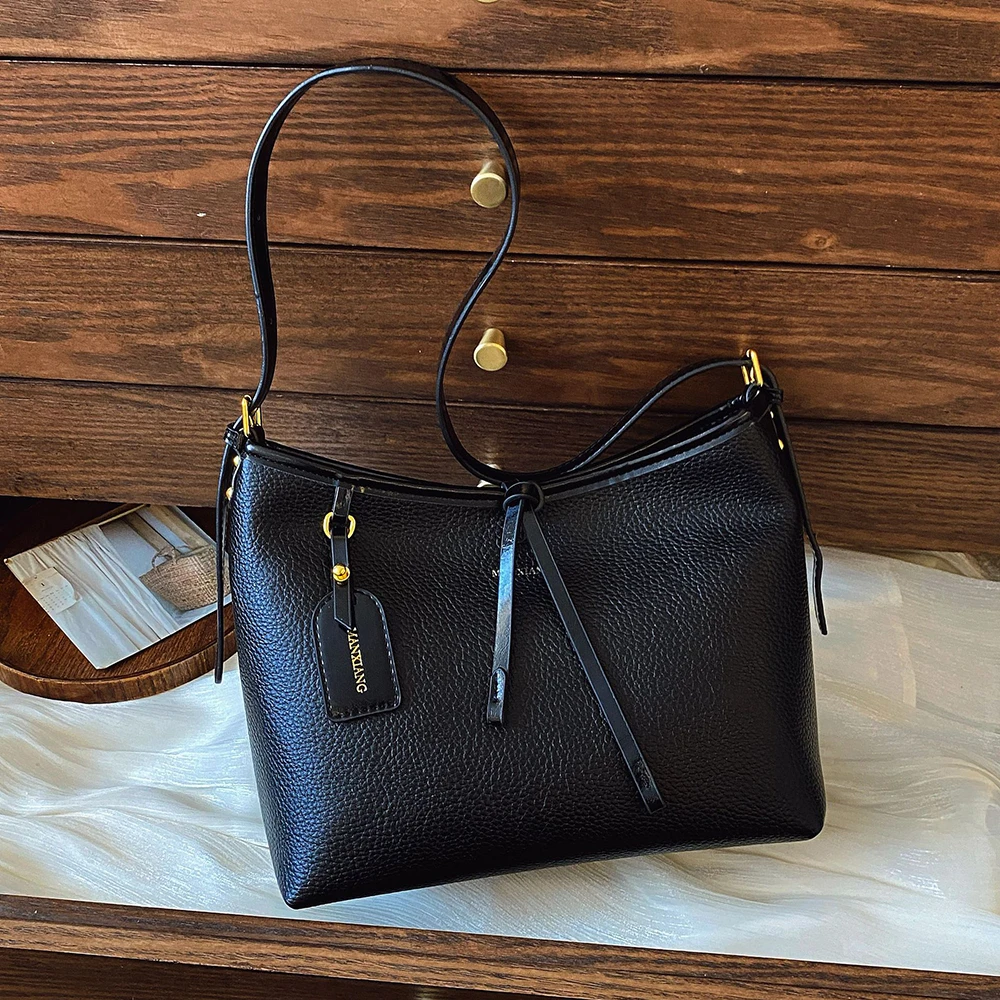 Simple Solid Color Women Shoulder Bags 2025 New High End Commuting Versatile Bucket Totes Bag Female Casual Messenger Bag
Simple Solid Color Women Shoulder Bags 2025 New High End Commuting Versatile Bucket Totes Bag Female Casual Messenger Bag