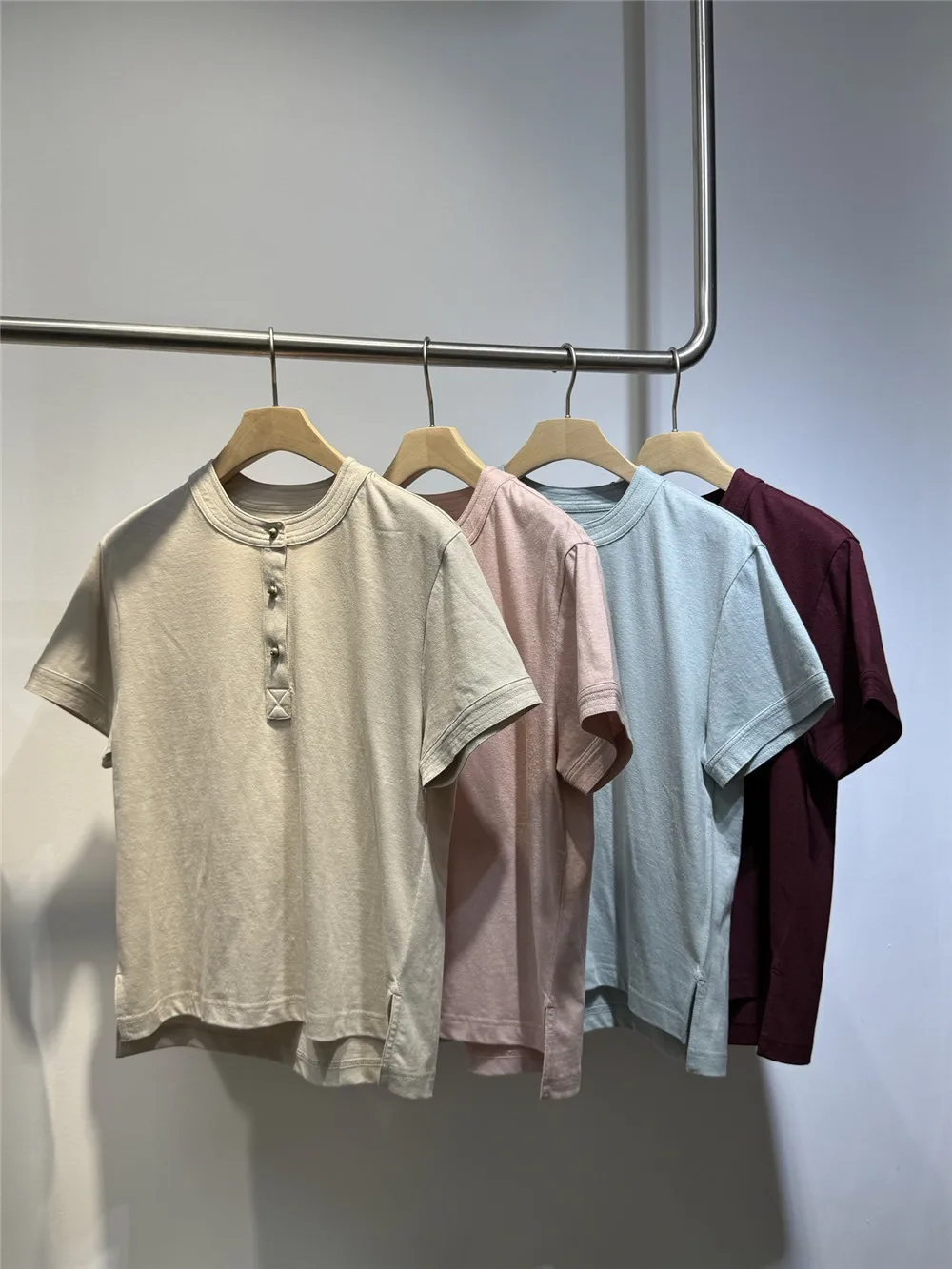 Women's Crew-Neck Short-Sleeved Top Summer Lightweight and Breathable Knit Top
Women's Crew-Neck Short-Sleeved Top Summer Lightweight and Breathable Knit Top