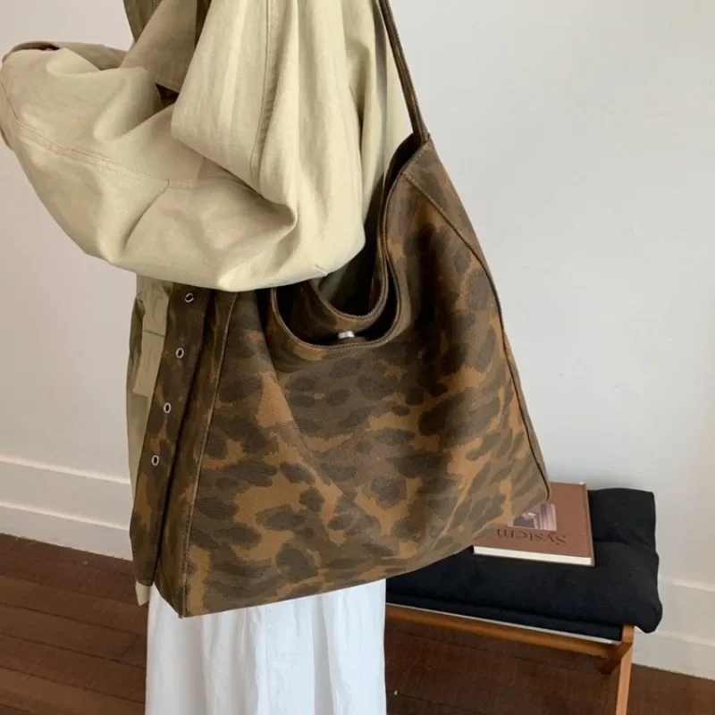 Fashionable Square Satchel Diaper Bag For Women Crossbody Bag Luxury Leather Tote Unique Letter Logo Designer Large Capacity
Fashionable Square Satchel Diaper Bag For Women Crossbody Bag Luxury Leather Tote Unique Letter Logo Designer Large Capacity