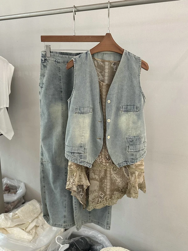 Korean Style Summer 26 Floral Lace Vest Denim Tank Top Women's Long Pants Fashion Set Straight Leg Jeans Ensemble
Korean Style Summer 26 Floral Lace Vest Denim Tank Top Women's Long Pants Fashion Set Straight Leg Jeans Ensemble
