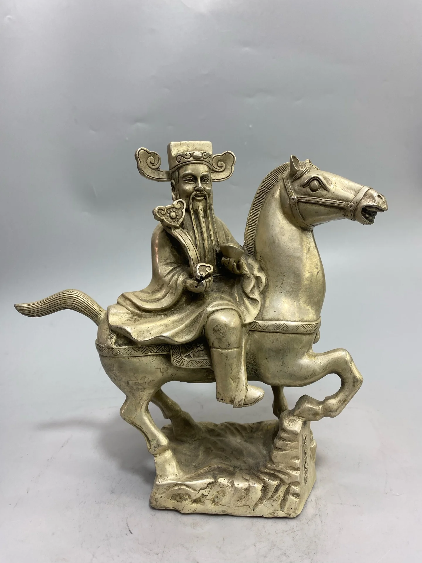 9"Tibetan Temple Collection Old Bronze Gilded Silver God of Wealth, Immortal Sitting on a horse statue Get rich right away 
9"Tibetan Temple Collection Old Bronze Gilded Silver God of Wealth, Immortal Sitting on a horse statue Get rich right away