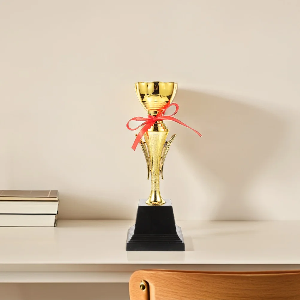 Большой золотой металлический трофей для спортивных соревнований для победителей чемпионов, футбола, футбола, спортивных турниров
Большой золотой металлический трофей для спортивных соревнований для победителей чемпионов, футбола, футбола, спортивных турниров