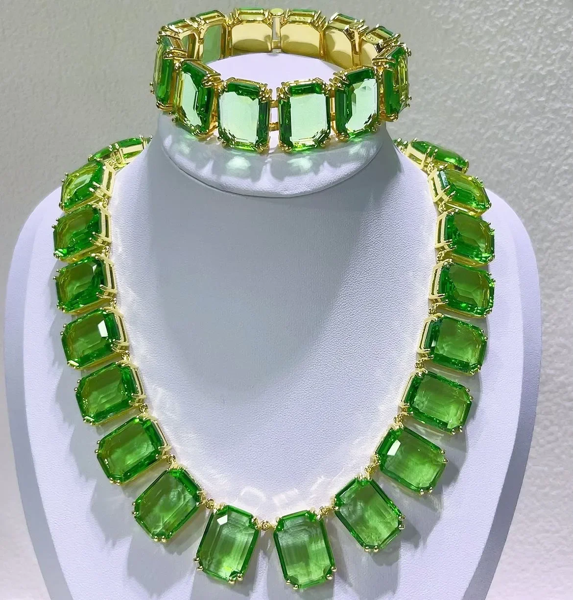 Оригинальное колье-колье 2025, комплект изысканных ювелирных изделий для женщин, ожерелье с геометрическим цирконием и кристаллами, браслет, серьги, ювелирные изделия
Оригинальное колье-колье 2025, комплект изысканных ювелирных изделий для женщин, ожерелье с геометрическим цирконием и кристаллами, браслет, серьги, ювелирные изделия