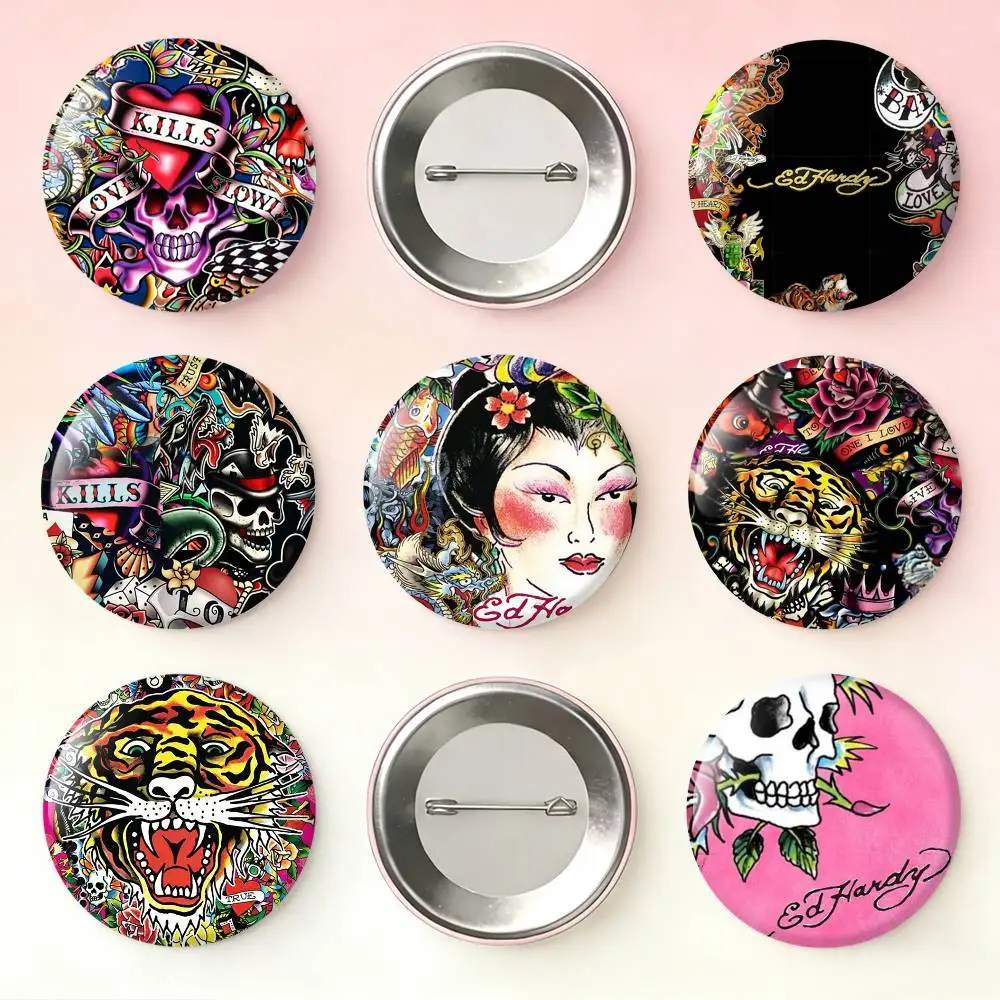 E-Ed Hardy Brands Laser Badge Creative Pins Brooch for Bag Clothes Hat Decor Gifts Fans Collect
E-Ed Hardy Brands Laser Badge Creative Pins Brooch for Bag Clothes Hat Decor Gifts Fans Collect
