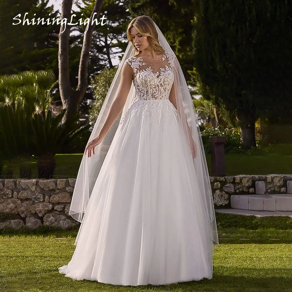 ShiningLight Country Lace Tulle Bridal Dresses Sheer Neck Sleeveless Appliques Boho Princess Ball Gown Wedding Dress Customized
ShiningLight Country Lace Tulle Bridal Dresses Sheer Neck Sleeveless Appliques Boho Princess Ball Gown Wedding Dress Customized
