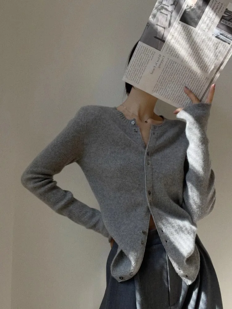 Elegant Grey Short Knitted Sweater Coat Women's Open Cardigan New Spring Autumn Inner Wear Layered Top Commute Style Pure Color
Elegant Grey Short Knitted Sweater Coat Women's Open Cardigan New Spring Autumn Inner Wear Layered Top Commute Style Pure Color