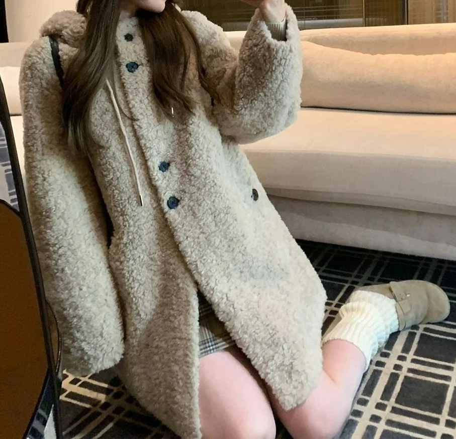 2025 Women's Winter Fur Medium and Long Lamb Wool Coat Loose Plush Hooded Jacket
2025 Women's Winter Fur Medium and Long Lamb Wool Coat Loose Plush Hooded Jacket