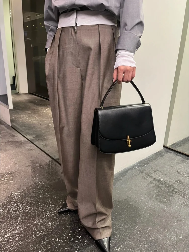 mat Row Sle Metal Lo Women's Handbag Sofia Medium Top Layer Cowhide Retro Carry-On Square Bag for Daily Use
mat Row Sle Metal Lo Women's Handbag Sofia Medium Top Layer Cowhide Retro Carry-On Square Bag for Daily Use