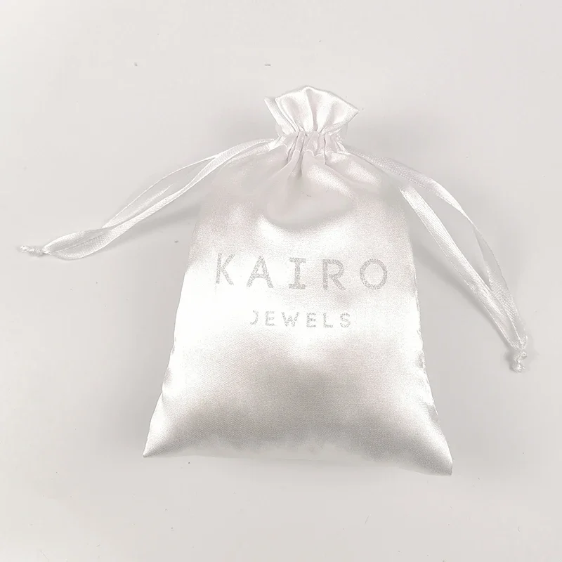 50pcs/lot Custom Logo silk satin Drawstring Gift Bags Extenssions HandBag Beauty equipment Perfume Drawstring Christmas Bag
50pcs/lot Custom Logo silk satin Drawstring Gift Bags Extenssions HandBag Beauty equipment Perfume Drawstring Christmas Bag