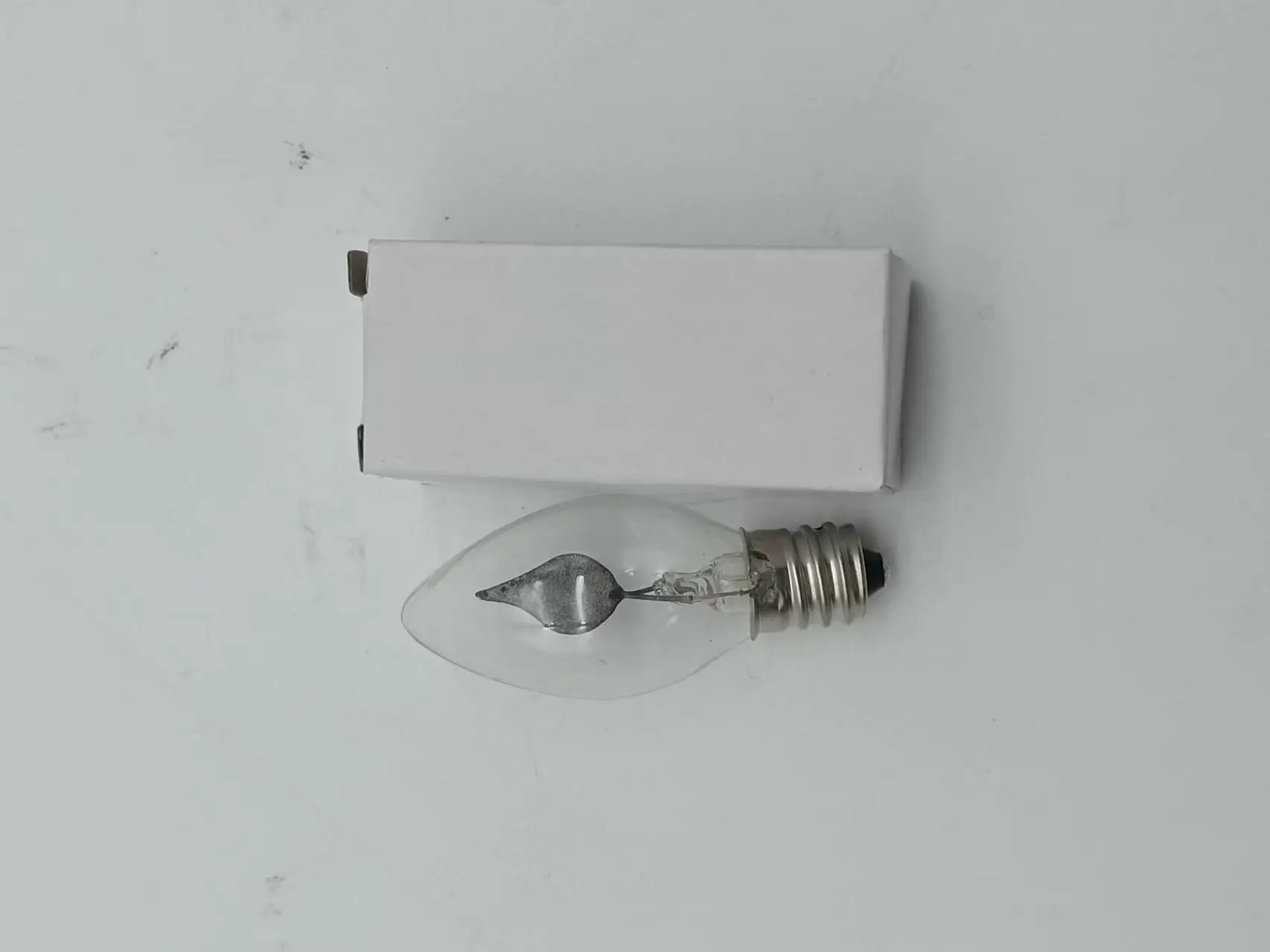 C7 candle shaped flame bulb desk lamp with warm light and divine flame effect E12 base retro style reading light 
C7 candle shaped flame bulb desk lamp with warm light and divine flame effect E12 base retro style reading light
