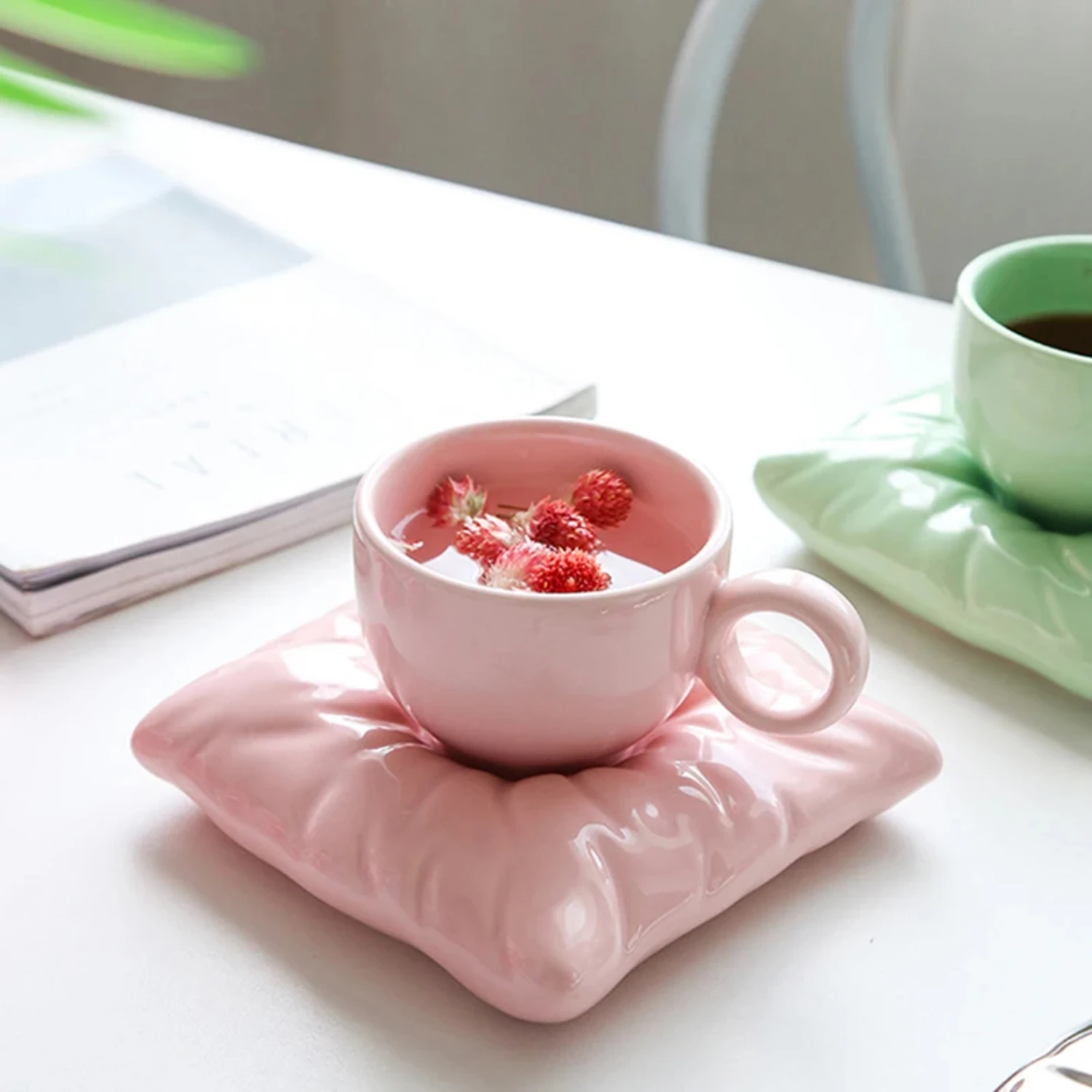 Modern Ceramic Mug Creative Pillow Coaster Decor Afternoon Tea Cup And Saucer Set Office Coffee Cups Drinkware Decoration
Modern Ceramic Mug Creative Pillow Coaster Decor Afternoon Tea Cup And Saucer Set Office Coffee Cups Drinkware Decoration