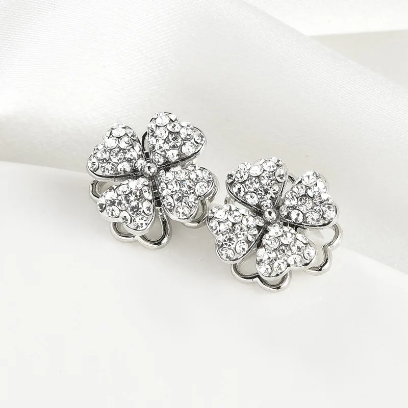 New fashionable women's stud earrings, simple and compact red four-leaf clover stud earrings
New fashionable women's stud earrings, simple and compact red four-leaf clover stud earrings