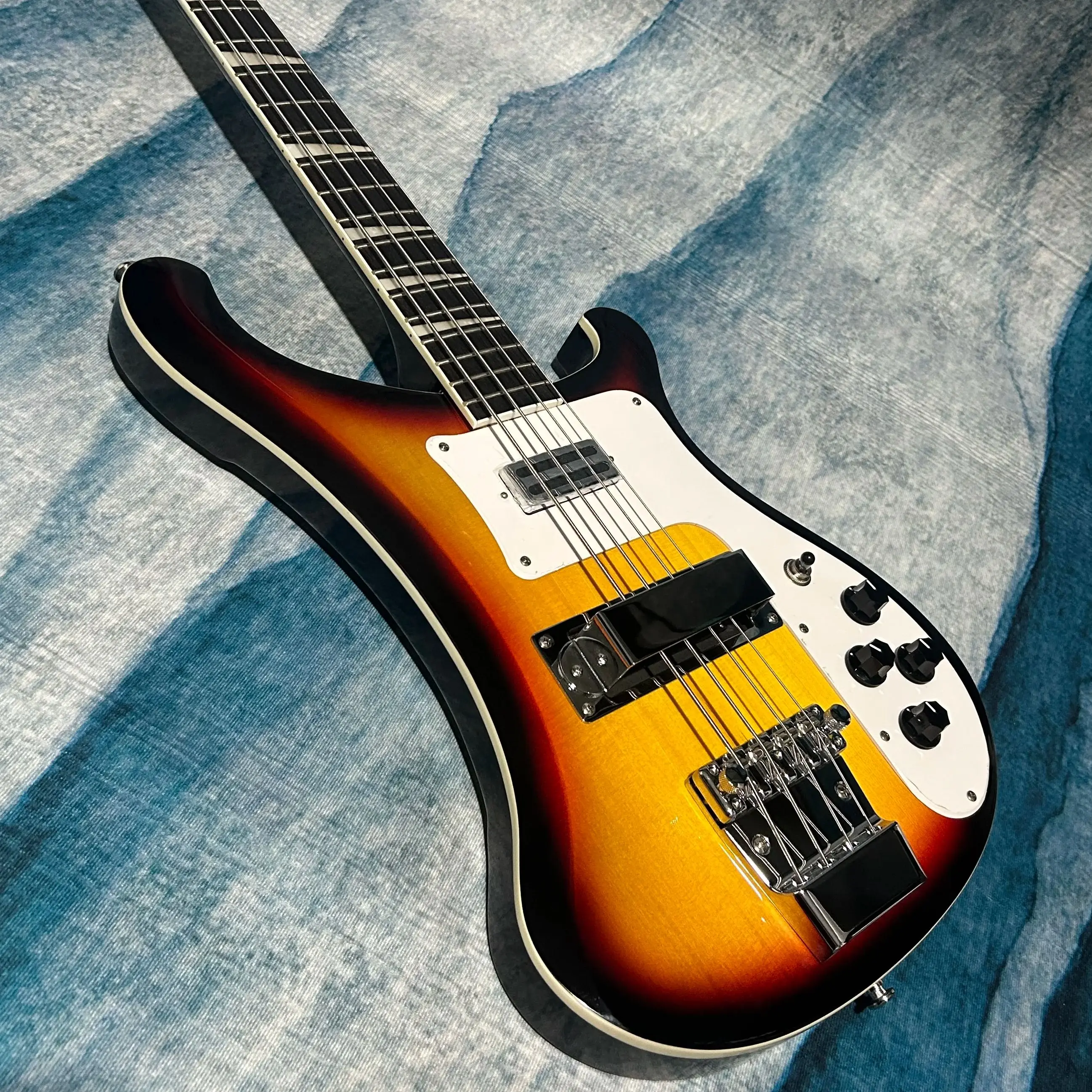 Hot Sale Bass Electric Guitars - 4003 Version - 844mm Scale Length - Rickenback - Vintage Sunburst Color
Hot Sale Bass Electric Guitars - 4003 Version - 844mm Scale Length - Rickenback - Vintage Sunburst Color