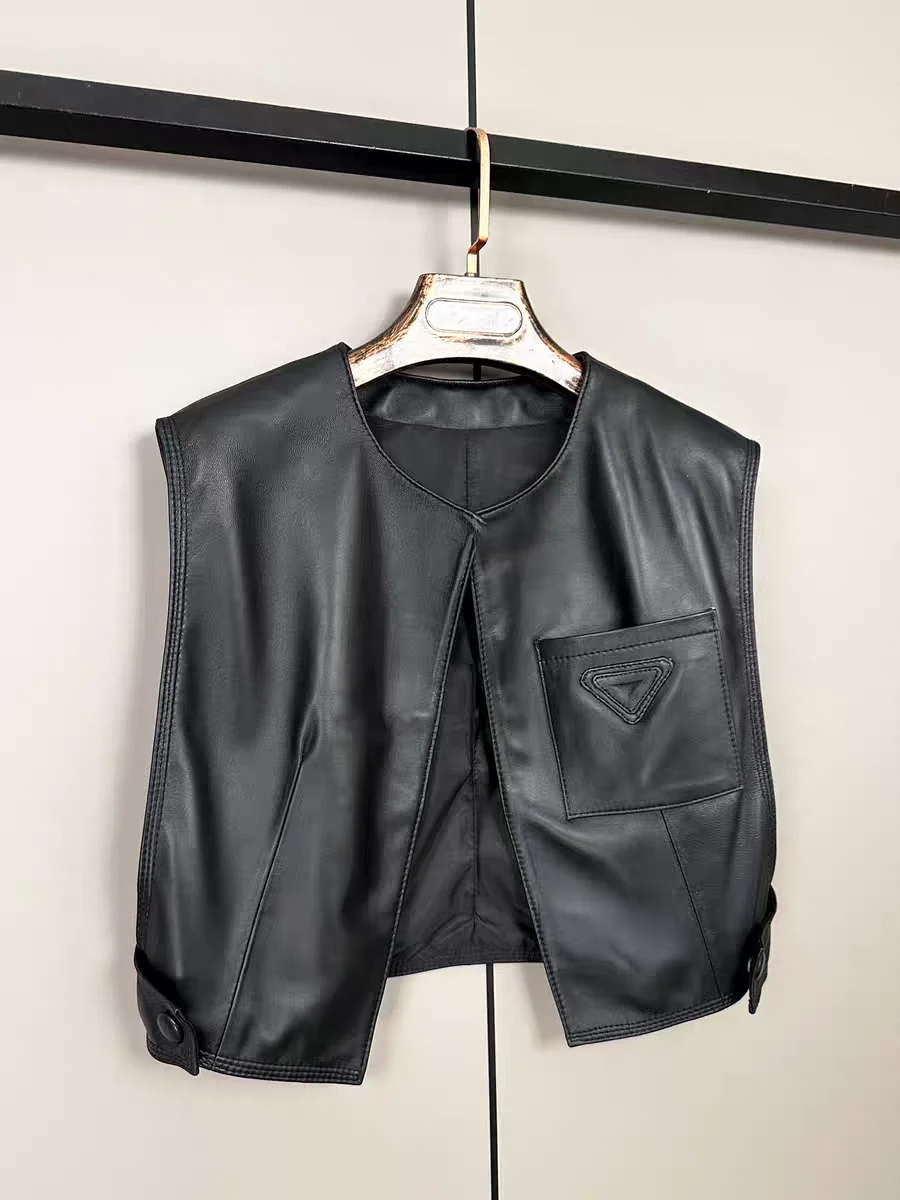 Faionable ort Svel round Ne Leather Vest Women's Loose Fit Slimming 2025 Autumn Seasonal Ins Sle Trendy Item
Faionable ort Svel round Ne Leather Vest Women's Loose Fit Slimming 2025 Autumn Seasonal Ins Sle Trendy Item