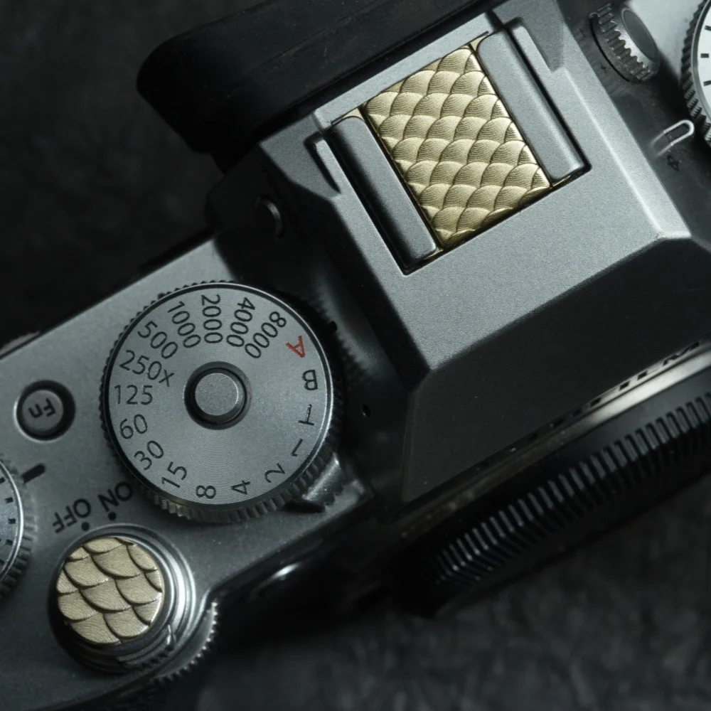 Fish Scale Relief Camera Metal Hot Shoe Cover Shutter Button for Fujifilm XM5 XT30 XM5 XE4 X100VI Canon Sony A7C2 Nikon ZF Lumix
Fish Scale Relief Camera Metal Hot Shoe Cover Shutter Button for Fujifilm XM5 XT30 XM5 XE4 X100VI Canon Sony A7C2 Nikon ZF Lumix