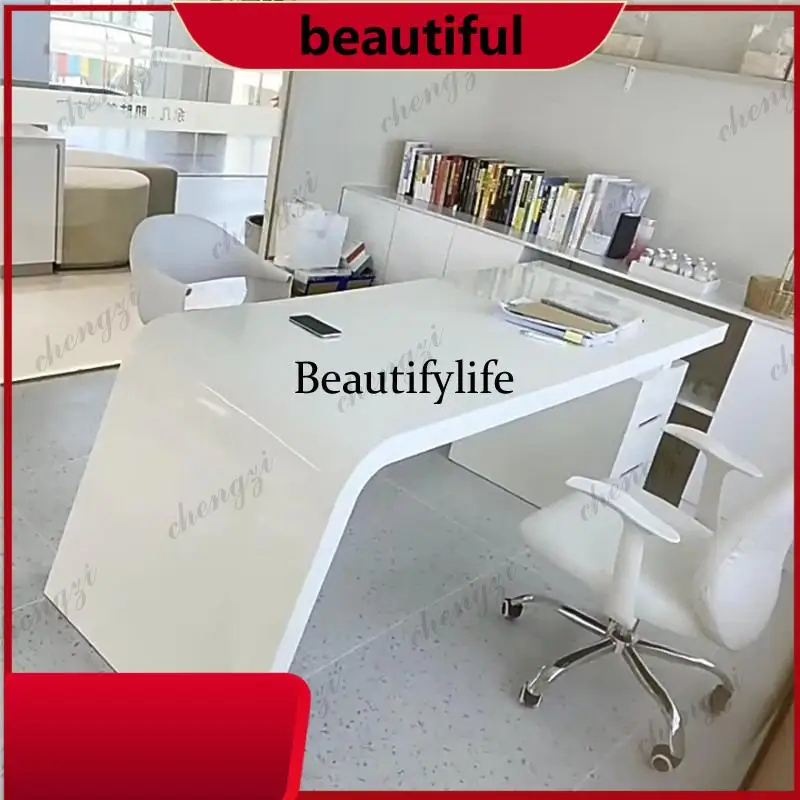 Z138 Creative Fashionable Beauty Office Desk Negotiation Medical Aesthetics Office Desk Lacquered Surface Office Furniture
Z138 Creative Fashionable Beauty Office Desk Negotiation Medical Aesthetics Office Desk Lacquered Surface Office Furniture