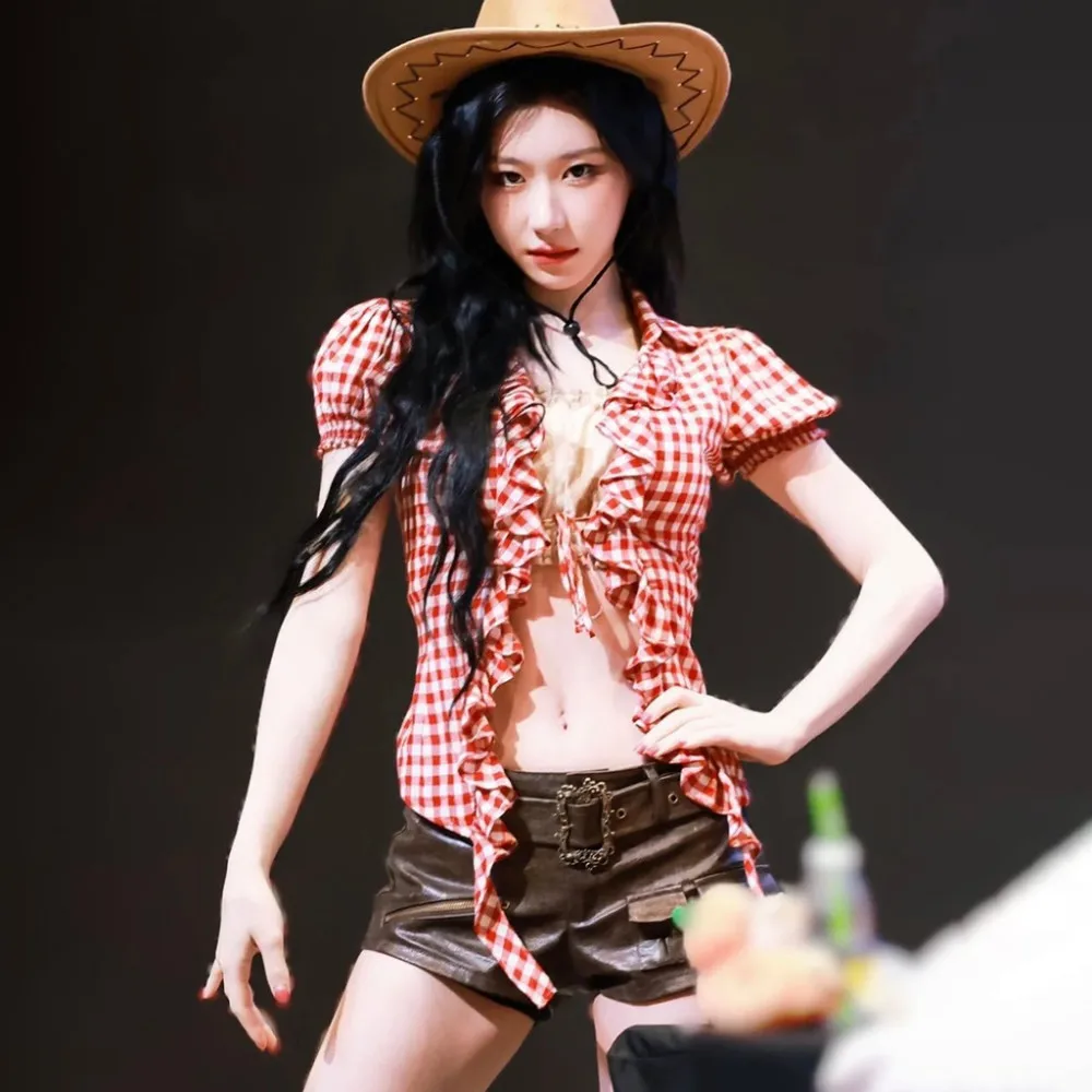 SylCue Red Plaid T-Shirt Women V-Neck Puff sleeves LaceUp Navel Exposed Skinny Ribbons Ruffles Design Y2K Sweet Style Streetwear
SylCue Red Plaid T-Shirt Women V-Neck Puff sleeves LaceUp Navel Exposed Skinny Ribbons Ruffles Design Y2K Sweet Style Streetwear