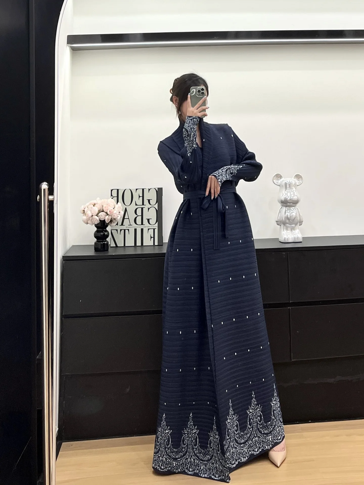 ALSEY Miyake 2025 Summer New Middle East Abaya Long Sleeve Tie Women's Robe Fashion Casual Peplum Design Women's Clothing
ALSEY Miyake 2025 Summer New Middle East Abaya Long Sleeve Tie Women's Robe Fashion Casual Peplum Design Women's Clothing