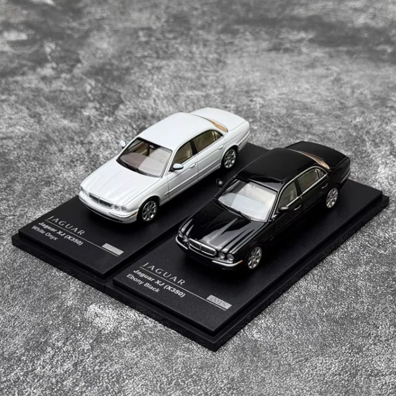 AR BOX литой под давлением масштаб 1:64 Jaguar XJ6 x350 модель автомобиля из сплава, коллекция сувениров, статический дисплей, украшения, автомобиль, праздничный подарок 
AR BOX литой под давлением масштаб 1:64 Jaguar XJ6 x350 модель автомобиля из сплава, коллекция сувениров, статический дисплей, украшения, автомобиль, праздничный подарок