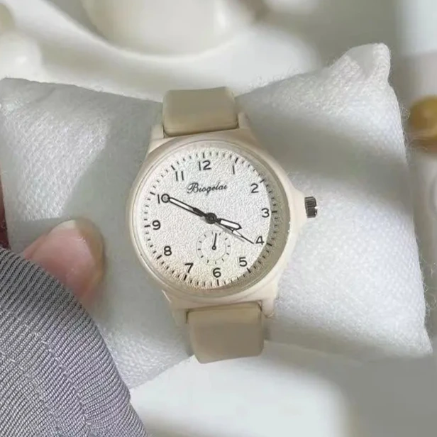 Модные градиентные арабские цифры с указателем циферблата, кварцевые высококачественные наручные часы с силиконовым ремешком для женщин, регулируемые наручные часы
Модные градиентные арабские цифры с указателем циферблата, кварцевые высококачественные наручные часы с силиконовым ремешком для женщин, регулируемые наручные часы