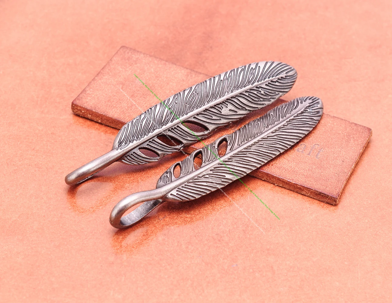 10pcs Southwestern Boho Charm Feather Pendant With Loop for Necklace Choker Keychain Bag Pendant
10pcs Southwestern Boho Charm Feather Pendant With Loop for Necklace Choker Keychain Bag Pendant