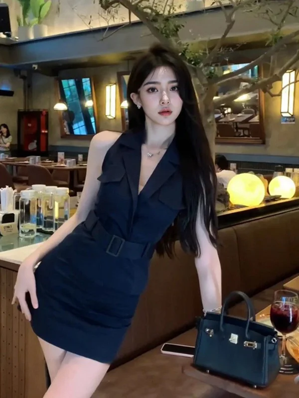 Elegant V-Neck Sleeveless Vest And Wrap around Skirt Two-Piece Set for Women Summer Fashion High-End Feelings
Elegant V-Neck Sleeveless Vest And Wrap around Skirt Two-Piece Set for Women Summer Fashion High-End Feelings