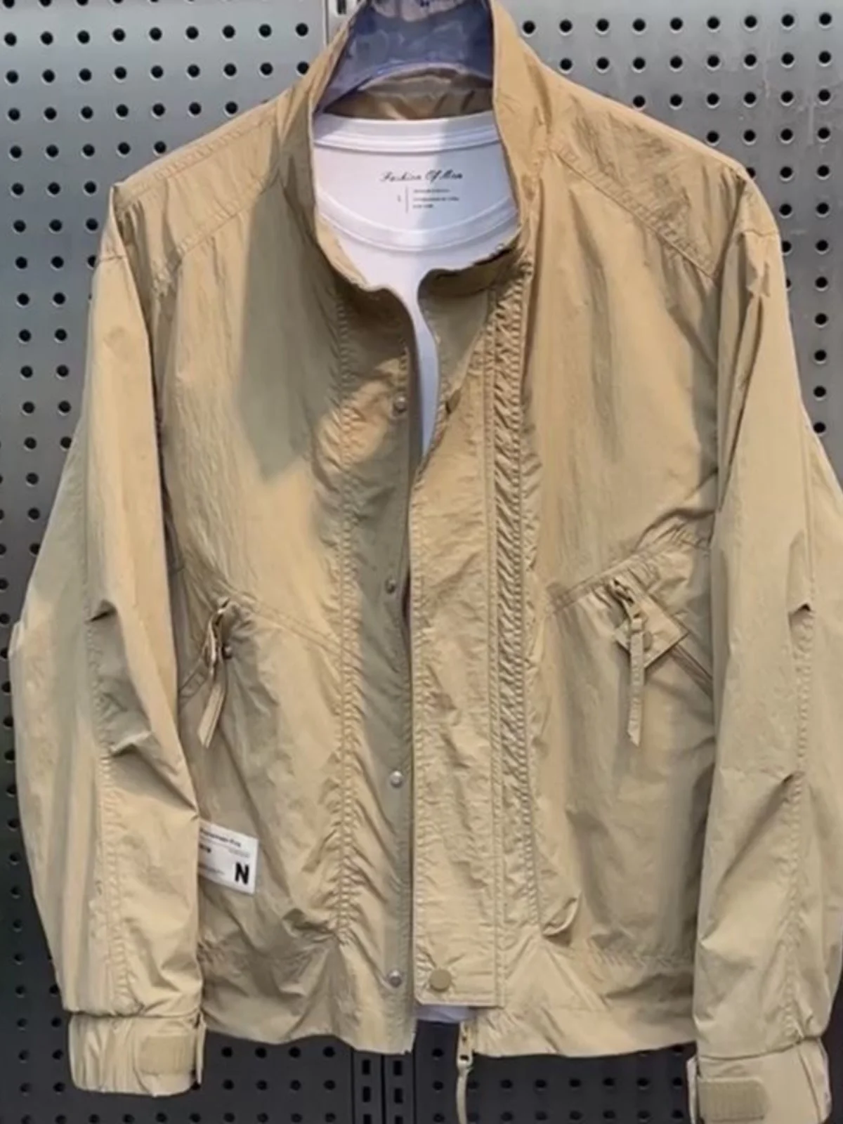 Мужская повседневная модная рабочая одежда Jaet, ветрозащитная, Qui Dry, воротник-стойка, весна-осень, украшенная молнией, полиэстер Long Sve
Мужская повседневная модная рабочая одежда Jaet, ветрозащитная, Qui Dry, воротник-стойка, весна-осень, украшенная молнией, полиэстер Long Sve