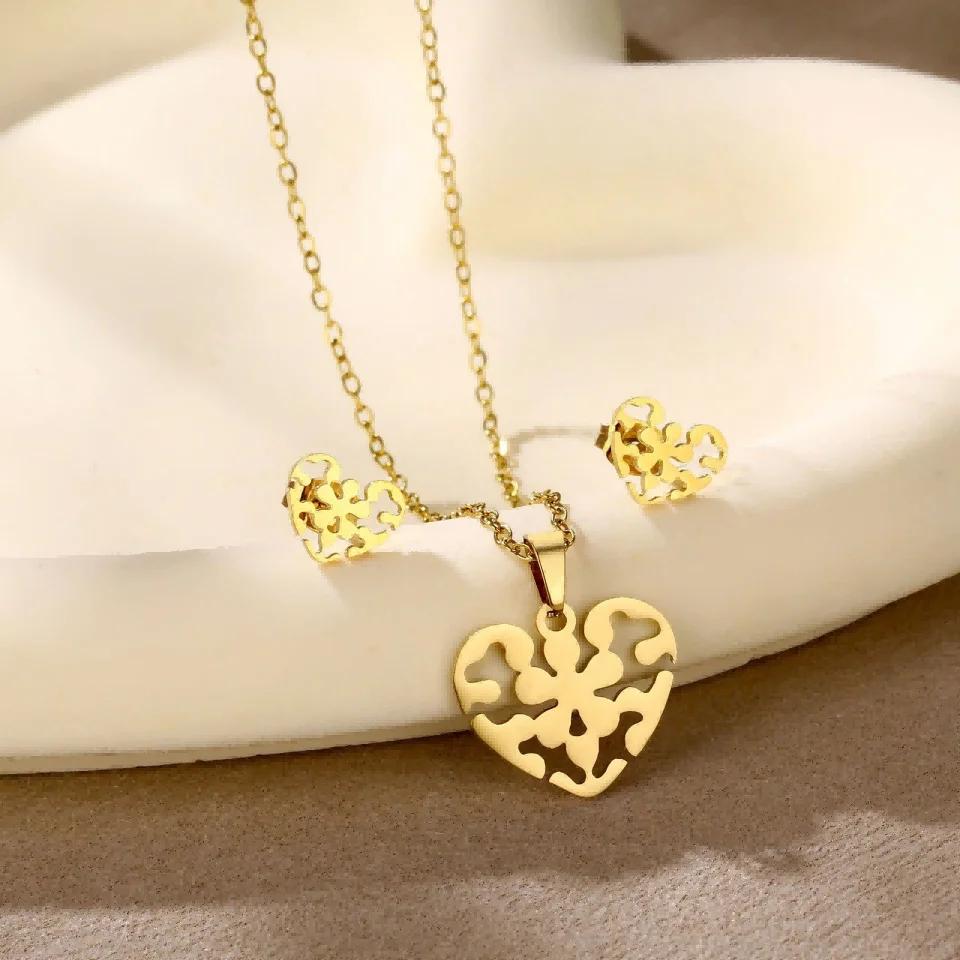 Stainless Steel Hollow Flower in Heart Jewelry Set, Necklace & Stud Earrings, Romantic Minimalist Fashion Jewelry
Stainless Steel Hollow Flower in Heart Jewelry Set, Necklace & Stud Earrings, Romantic Minimalist Fashion Jewelry