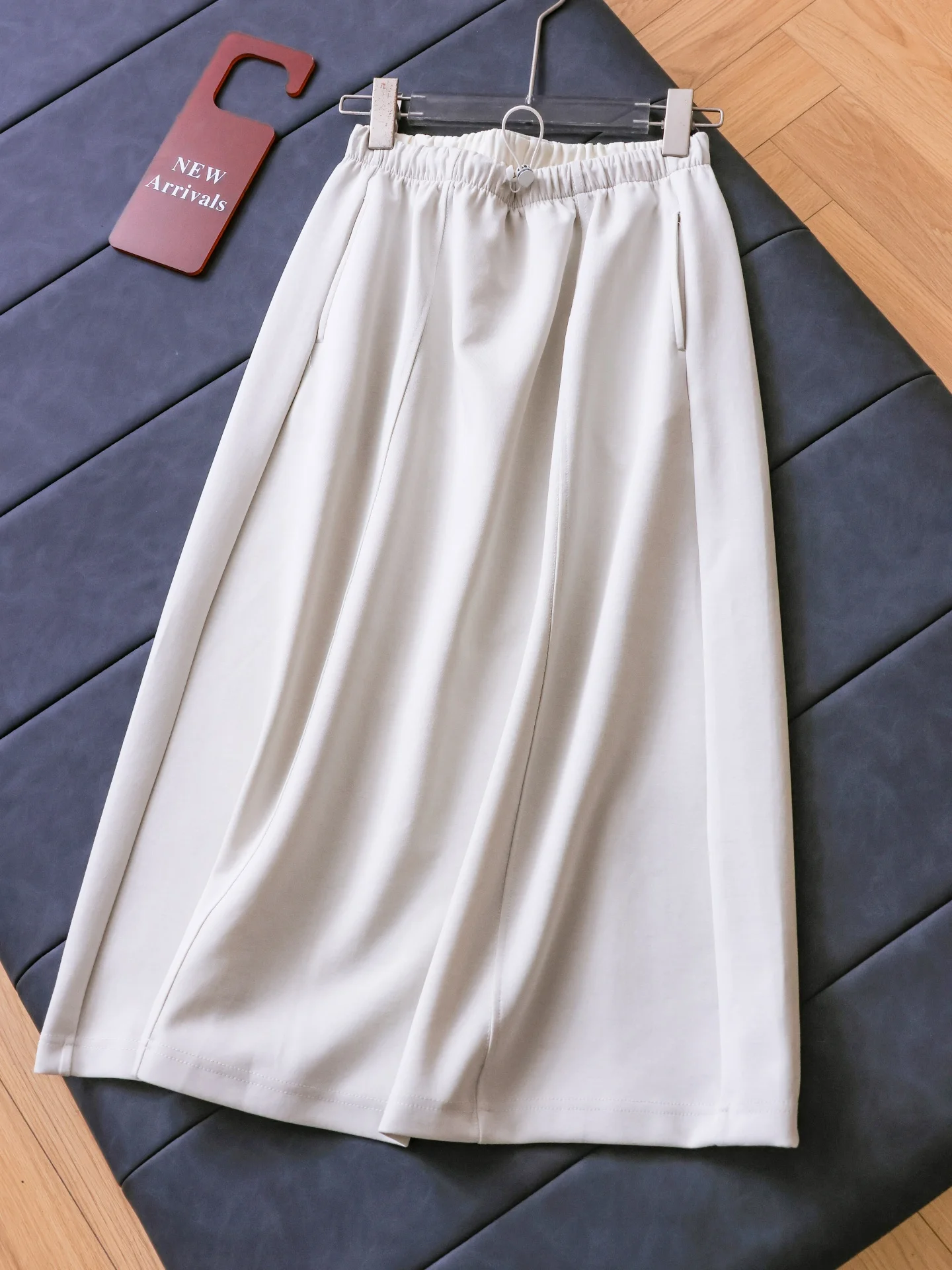 Ultra-Light Air Layered A-Line Skirt Casual Elastic Waist Simple Color Women's Skirt Versatile Summer Fashion
Ultra-Light Air Layered A-Line Skirt Casual Elastic Waist Simple Color Women's Skirt Versatile Summer Fashion