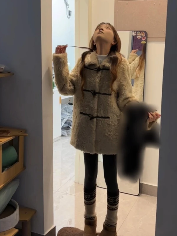 Korean Sle Loose ort Button up Coat Unique Chic Horn Button Design ular Winter Outerwear for Women Faionable Casual
Korean Sle Loose ort Button up Coat Unique Chic Horn Button Design ular Winter Outerwear for Women Faionable Casual