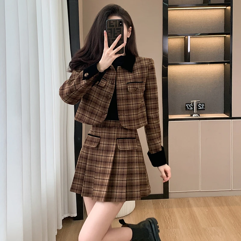 Настоящий снимок, стеганая хлопковая осенне-зимняя клетчатая модная короткая куртка с темпераментом + плиссированная юбка, ароматный комплект из двух предметов
Настоящий снимок, стеганая хлопковая осенне-зимняя клетчатая модная короткая куртка с темпераментом + плиссированная юбка, ароматный комплект из двух предметов