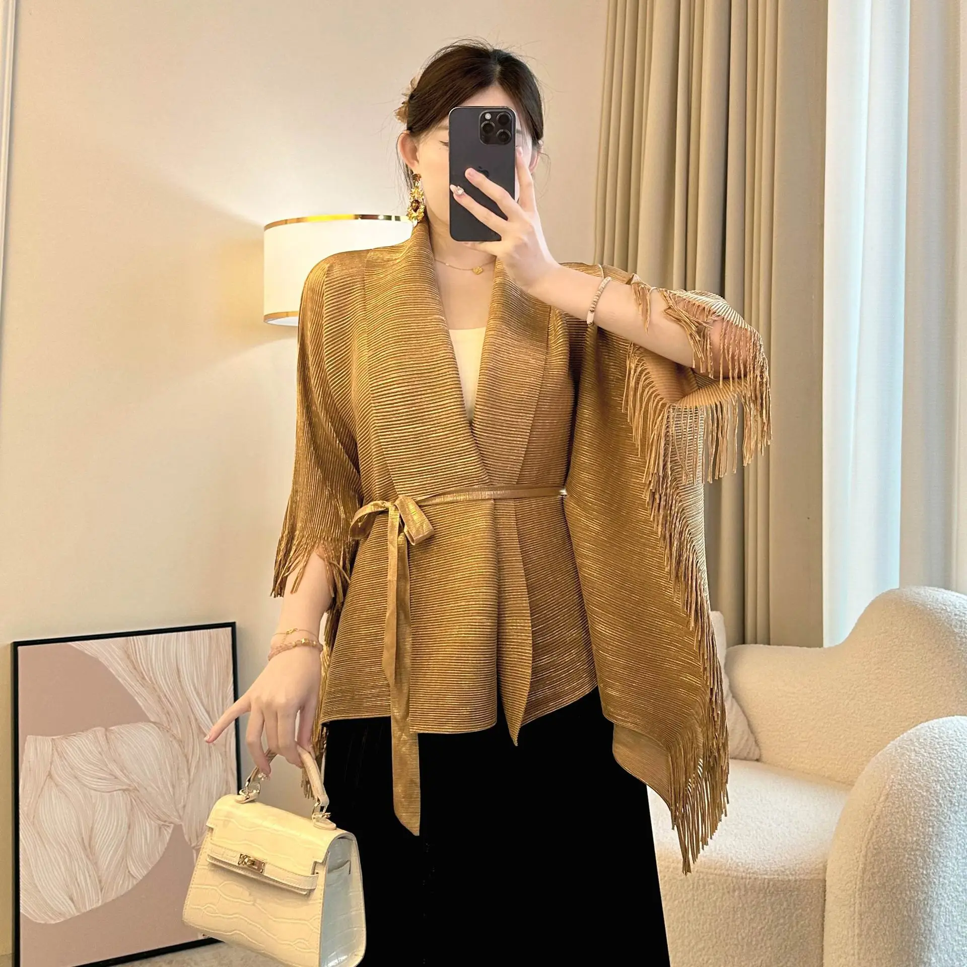 Miyake Pleated Top Coat for Women 2025 Spring New Fashionable Temperament Short-sleeved Tassel Light Luxury Trouser Shirt
Miyake Pleated Top Coat for Women 2025 Spring New Fashionable Temperament Short-sleeved Tassel Light Luxury Trouser Shirt