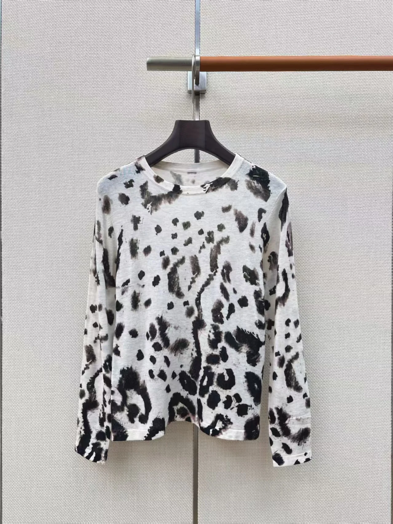 High quality spring and summer new product women's round neck long sleeved wool knitted sweater loose casual thin sweater top
High quality spring and summer new product women's round neck long sleeved wool knitted sweater loose casual thin sweater top