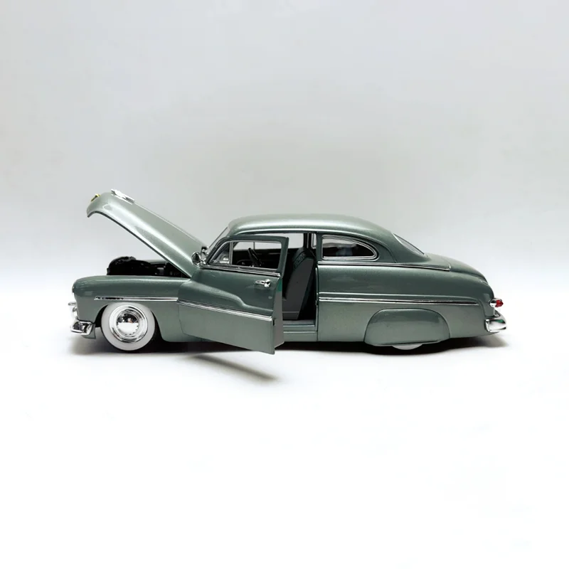 ERTL Diecast 1:18 Scale Mercury Coupe RC2 Alloy Car Model Finished Simulation Collection Decoration Gift Display (No Retail Box)
ERTL Diecast 1:18 Scale Mercury Coupe RC2 Alloy Car Model Finished Simulation Collection Decoration Gift Display (No Retail Box)