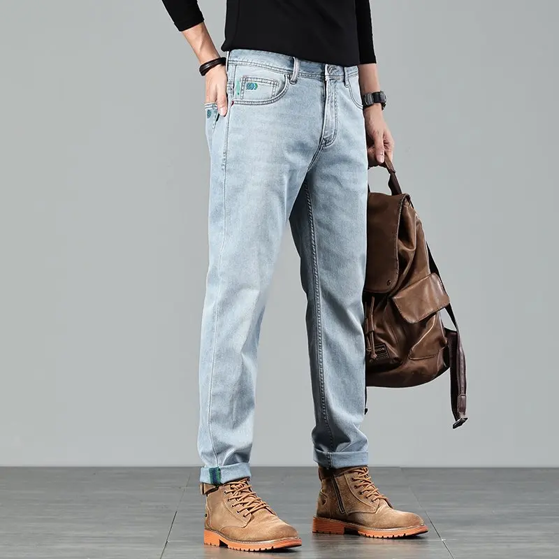 Мягкие тонкие джинсы из саржевой ткани, мужские эластичные брюки с вышитым принтом, маленькие прямые повседневные брюки светлого цвета
Мягкие тонкие джинсы из саржевой ткани, мужские эластичные брюки с вышитым принтом, маленькие прямые повседневные брюки светлого цвета