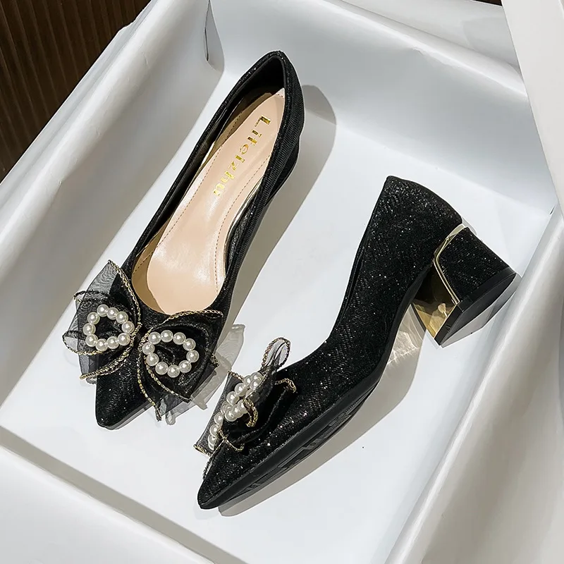 A003 2024 New Plus Big Size Women Chunky Heel Pumps Elegant Butterfly-knot Woman Footwear Sexy Pearl Beading Design Lady Heels
A003 2024 New Plus Big Size Women Chunky Heel Pumps Elegant Butterfly-knot Woman Footwear Sexy Pearl Beading Design Lady Heels