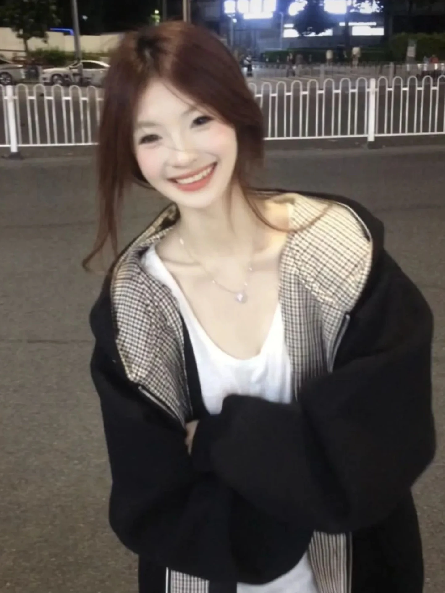 Корейская свободная толстовка-худи Jaet Thiened Fce, имитация двухслойной одежды, женская модная верхняя одежда для весны, осени и зимы, повседневная
Корейская свободная толстовка-худи Jaet Thiened Fce, имитация двухслойной одежды, женская модная верхняя одежда для весны, осени и зимы, повседневная