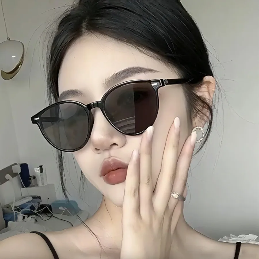 Korean retro round-frame gm sunglasses women's all-match high-end anti-ultraviolet anti-glare small face net red sunglasses men
Korean retro round-frame gm sunglasses women's all-match high-end anti-ultraviolet anti-glare small face net red sunglasses men