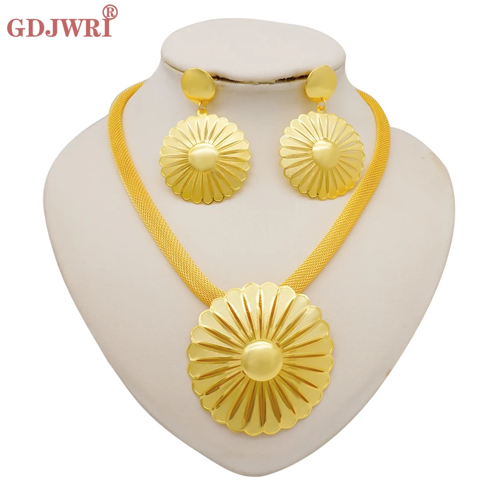 Trendy Simple Dubai Gold Color Jewelry Sets For Women Round Hollow Out Necklace Earrings African Party Bridal Gift Jewelry
Trendy Simple Dubai Gold Color Jewelry Sets For Women Round Hollow Out Necklace Earrings African Party Bridal Gift Jewelry