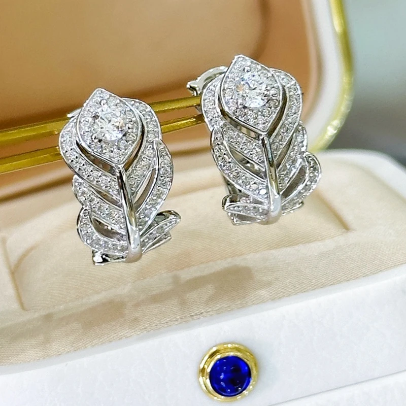 New Couple's 925 Silver With Zircon High Carbon Diamonds Leaf Feather Hoop Earrings For Man or Woman Luxury Fine Jewelry
New Couple's 925 Silver With Zircon High Carbon Diamonds Leaf Feather Hoop Earrings For Man or Woman Luxury Fine Jewelry
