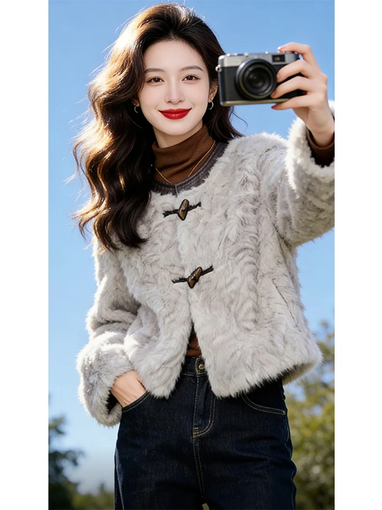 Экологичная женская зимняя куртка из искусственного меха норки, повседневная, свободного кроя, с длинными рукавами, круглым вырезом, на молнии, с пуговицами в виде бычьих рогов
Экологичная женская зимняя куртка из искусственного меха норки, повседневная, свободного кроя, с длинными рукавами, круглым вырезом, на молнии, с пуговицами в виде бычьих рогов