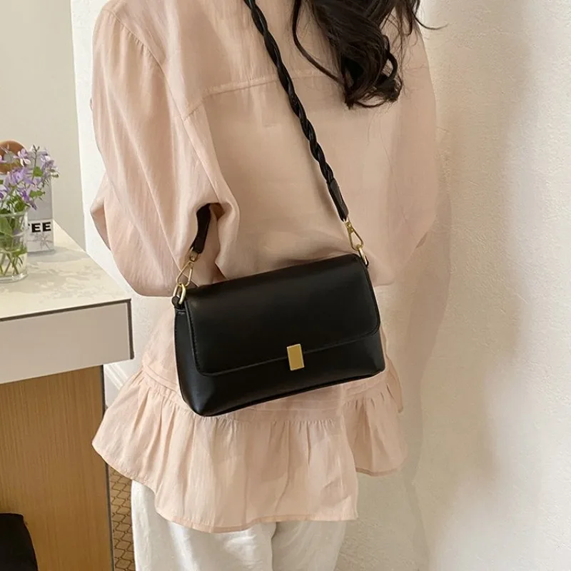 Trendy Women Handbag High End Leather Elegant Classic Bag for Ladies Work and Daily Use
Trendy Women Handbag High End Leather Elegant Classic Bag for Ladies Work and Daily Use