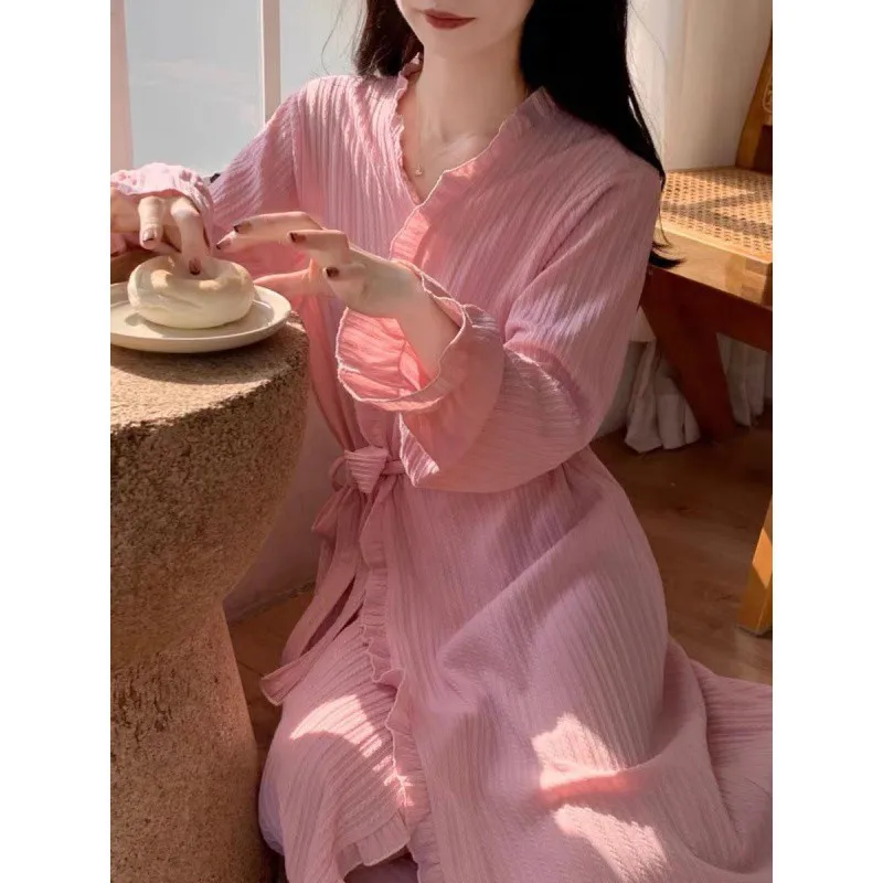 Женский пеньюар с V-образным вырезом и кружевной отделкой, длинный халат для дома, пижама с оборками, весна-осень 2025
Женский пеньюар с V-образным вырезом и кружевной отделкой, длинный халат для дома, пижама с оборками, весна-осень 2025