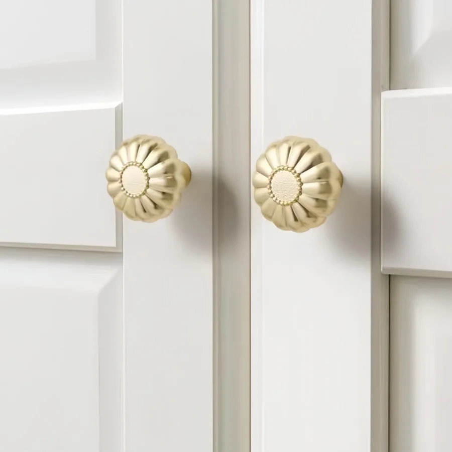 European Zinc Alloy Door Handle Kitchen Cabinet Pull Cupboard Drawer Handles Dressing Bedside Cabinet Hardware Furniture Handles
European Zinc Alloy Door Handle Kitchen Cabinet Pull Cupboard Drawer Handles Dressing Bedside Cabinet Hardware Furniture Handles