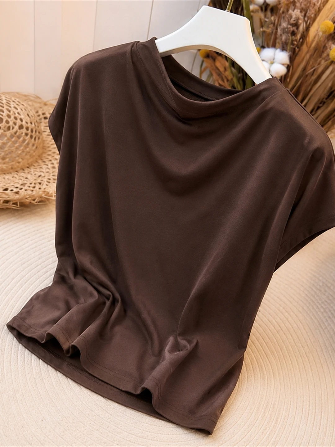 Design Sensation round Neck Short Sleeve T-Shirt Commute Simple Color High End Feeling Summer Unique Korean Style Silk Top
Design Sensation round Neck Short Sleeve T-Shirt Commute Simple Color High End Feeling Summer Unique Korean Style Silk Top